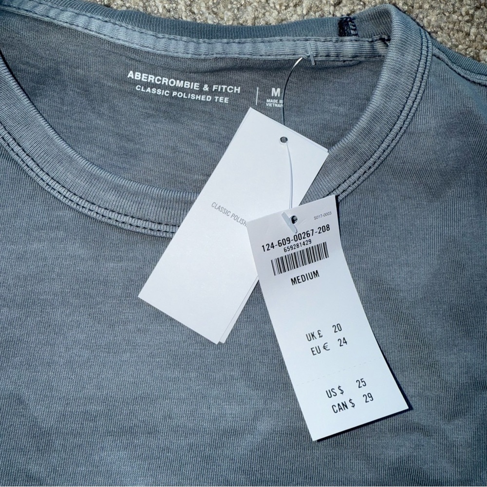 NWT! Abercrombie & Fitch - Classic Polished Tee - Blue Wash, Medium - Picture 4 of 5